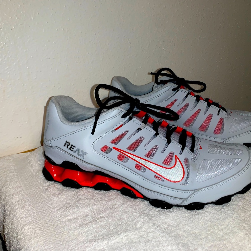 Men Nike REAX size 9.5.